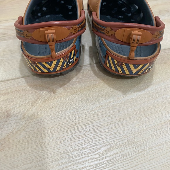 🔥 MATER CROCS CLASSIC CLOGS DISNEY PIXAR CARS SIZE 5M/ 7W Lightly Used - Picture 4 of 10